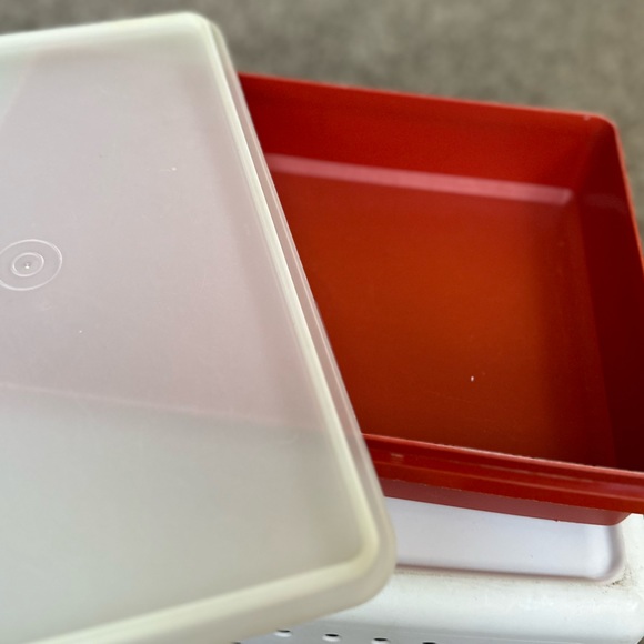 Tupperware storage - rectangle - Picture 2 of 3